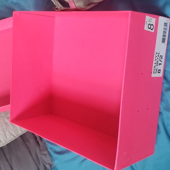 🎀Betsey Johnson Pollyyy Silver Metal Peep toe heels 👠 ♥️ - Picture 8 of 9